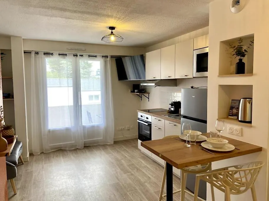 Le Terrabreizh, T2 Cosy Et Confort Avec Parking Prive, Balcon Et Fibre Lorient 0*,  France